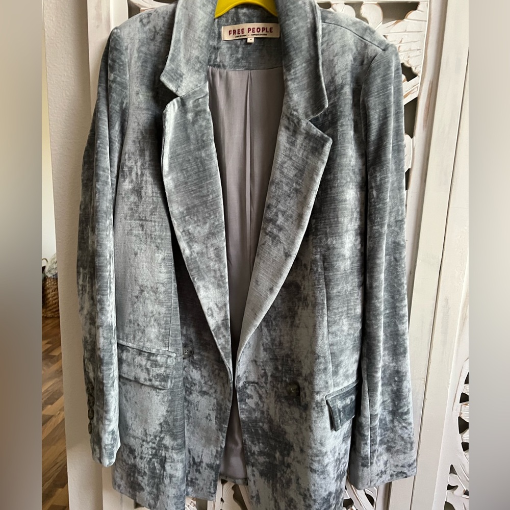 Free People Crushed Velvet Blazer M Silver /Blue. Cute Jacket.
